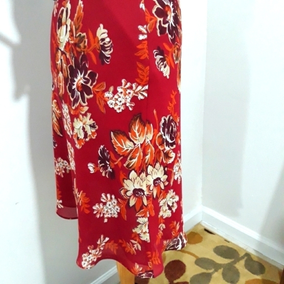 Ann Taylor Lining Red Floral Print Skirt Size 4 - Picture 3 of 9